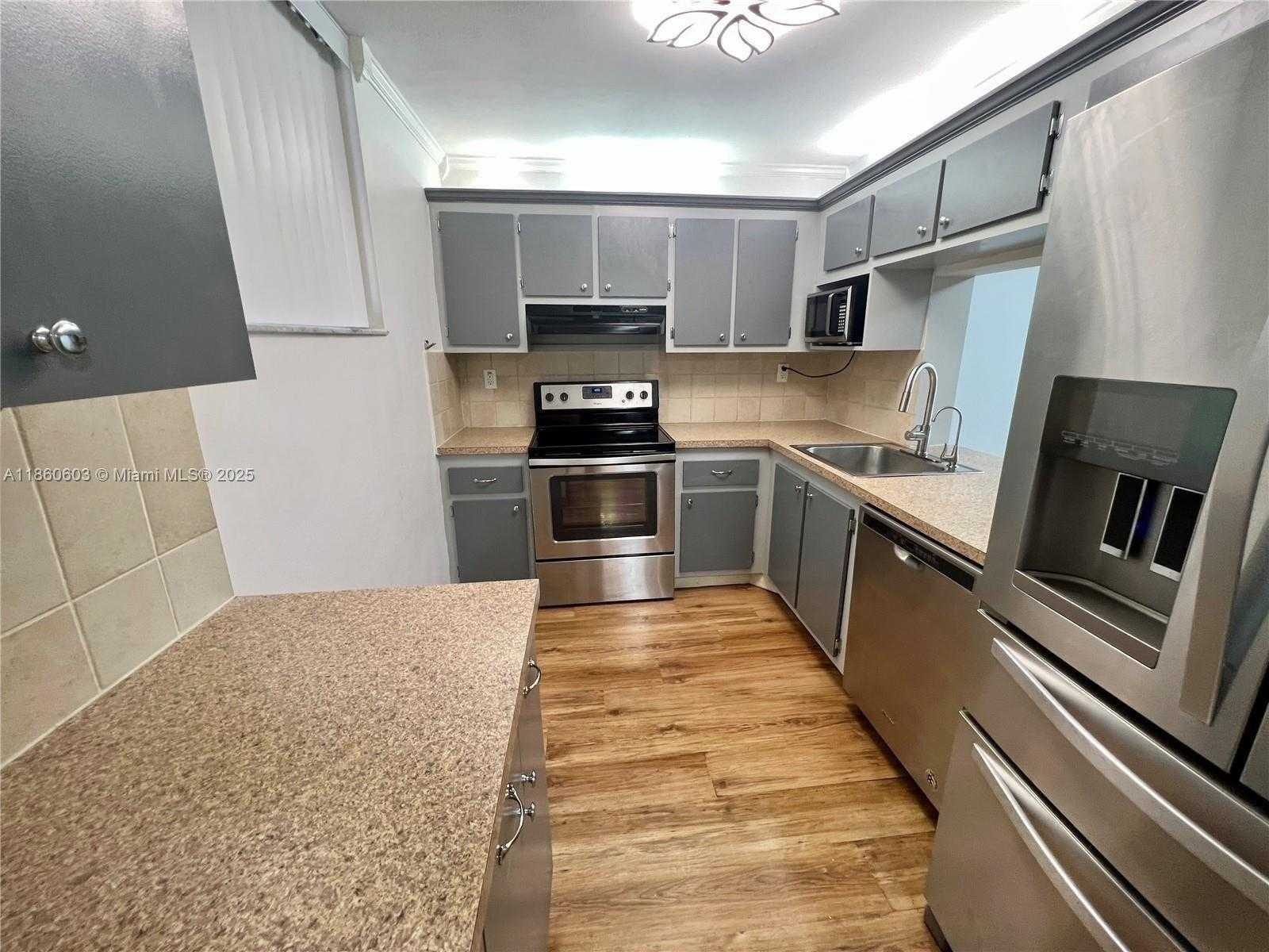 Small Image of 1666 WEST AVE #408, Miami Beach Number 3