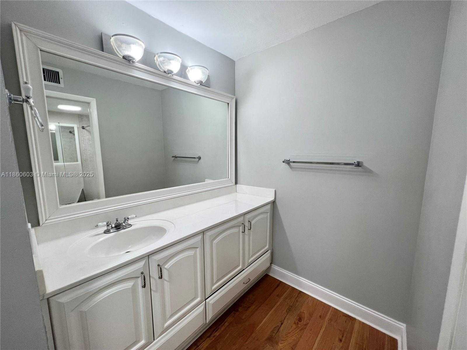 Small Image of 1666 WEST AVE #408, Miami Beach Number 4