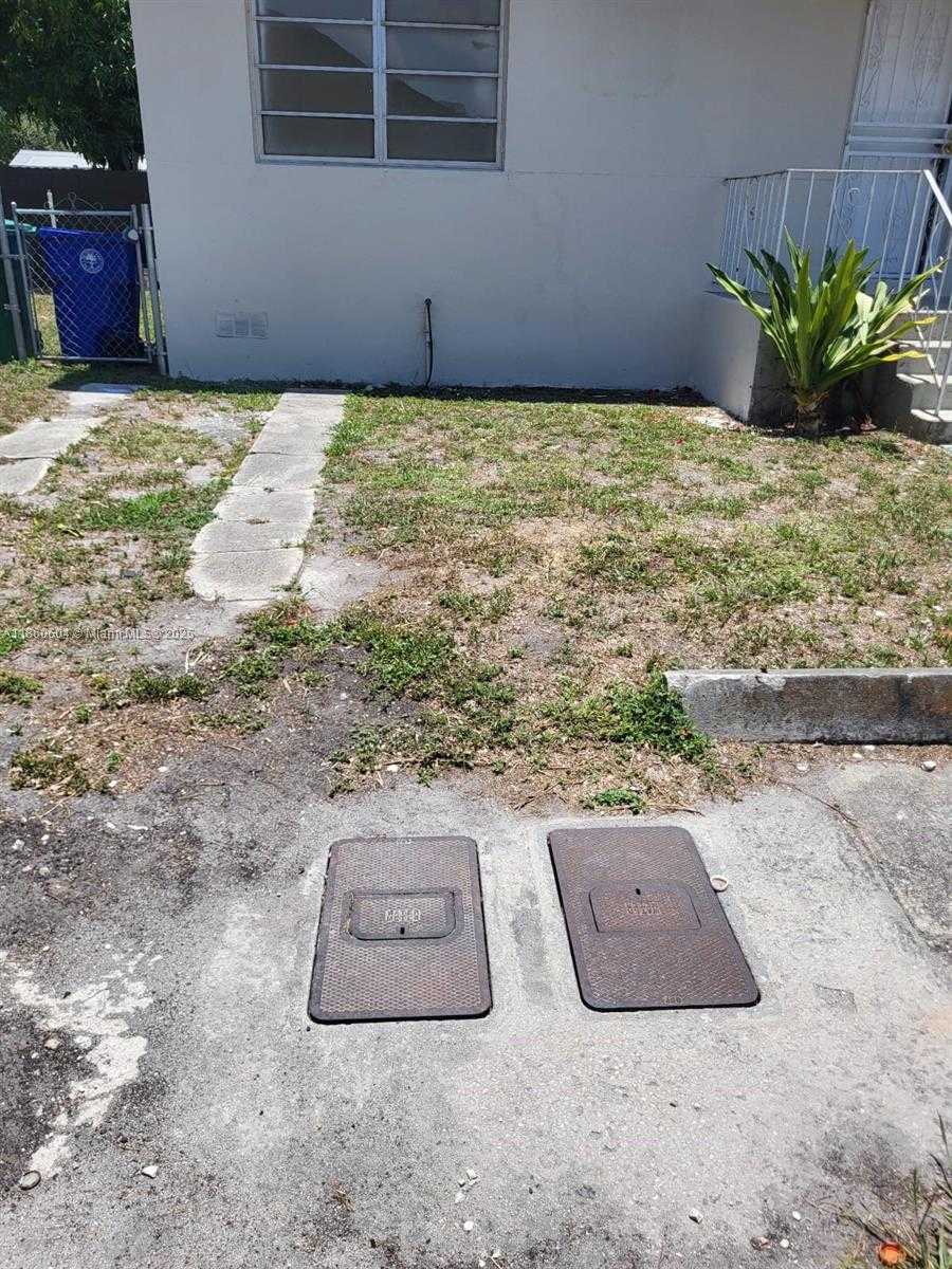 Small Image of 640 NORTH WEST 77TH ST #A, Miami Number 17