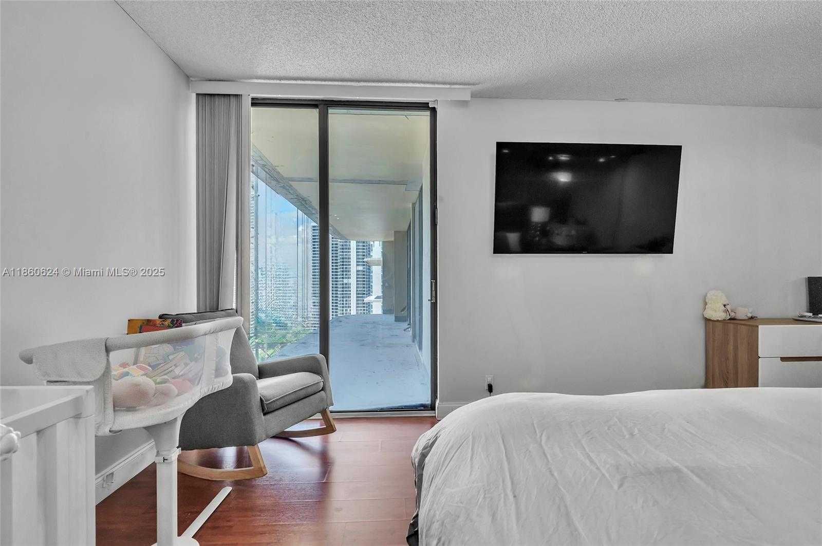 Small Image of 19355 TURNBERRY WAY #19F, Aventura Number 26