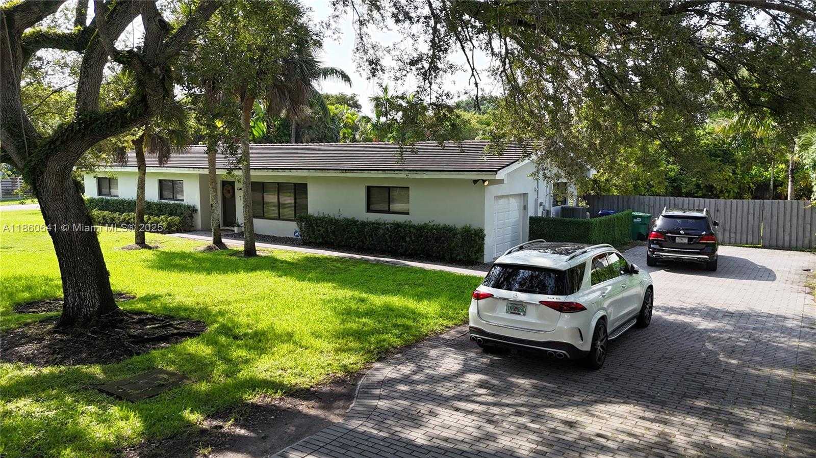 Small Image of 7340 SOUTH WEST 105TH TER, Pinecrest Number 2