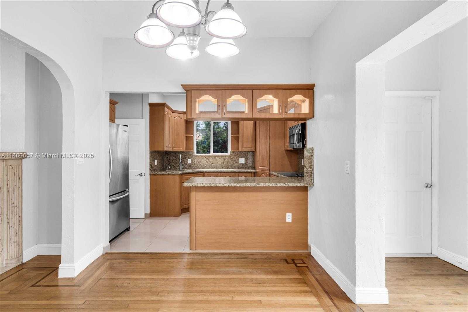 Small Image of 1711 SOUTH WEST 14TH TER, Miami Number 10