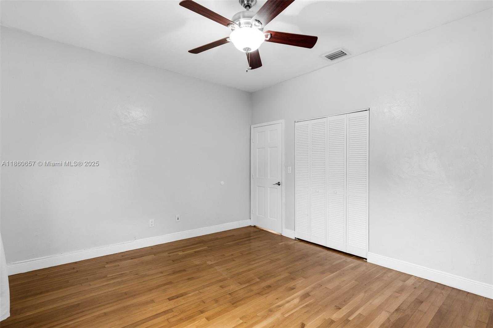 Small Image of 1711 SOUTH WEST 14TH TER, Miami Number 16