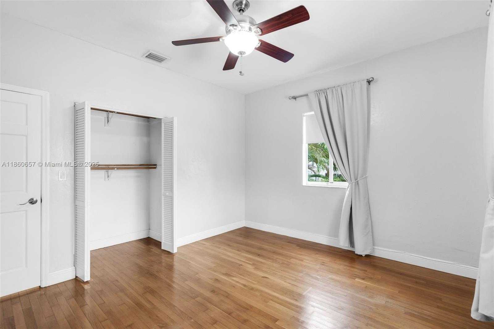 Small Image of 1711 SOUTH WEST 14TH TER, Miami Number 17