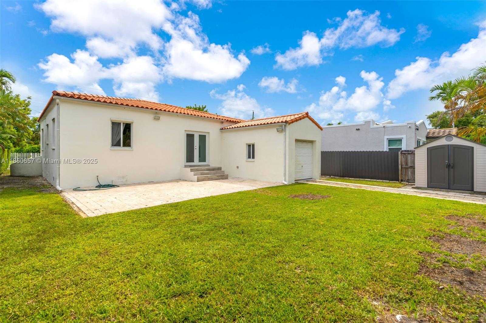 Small Image of 1711 SOUTH WEST 14TH TER, Miami Number 30