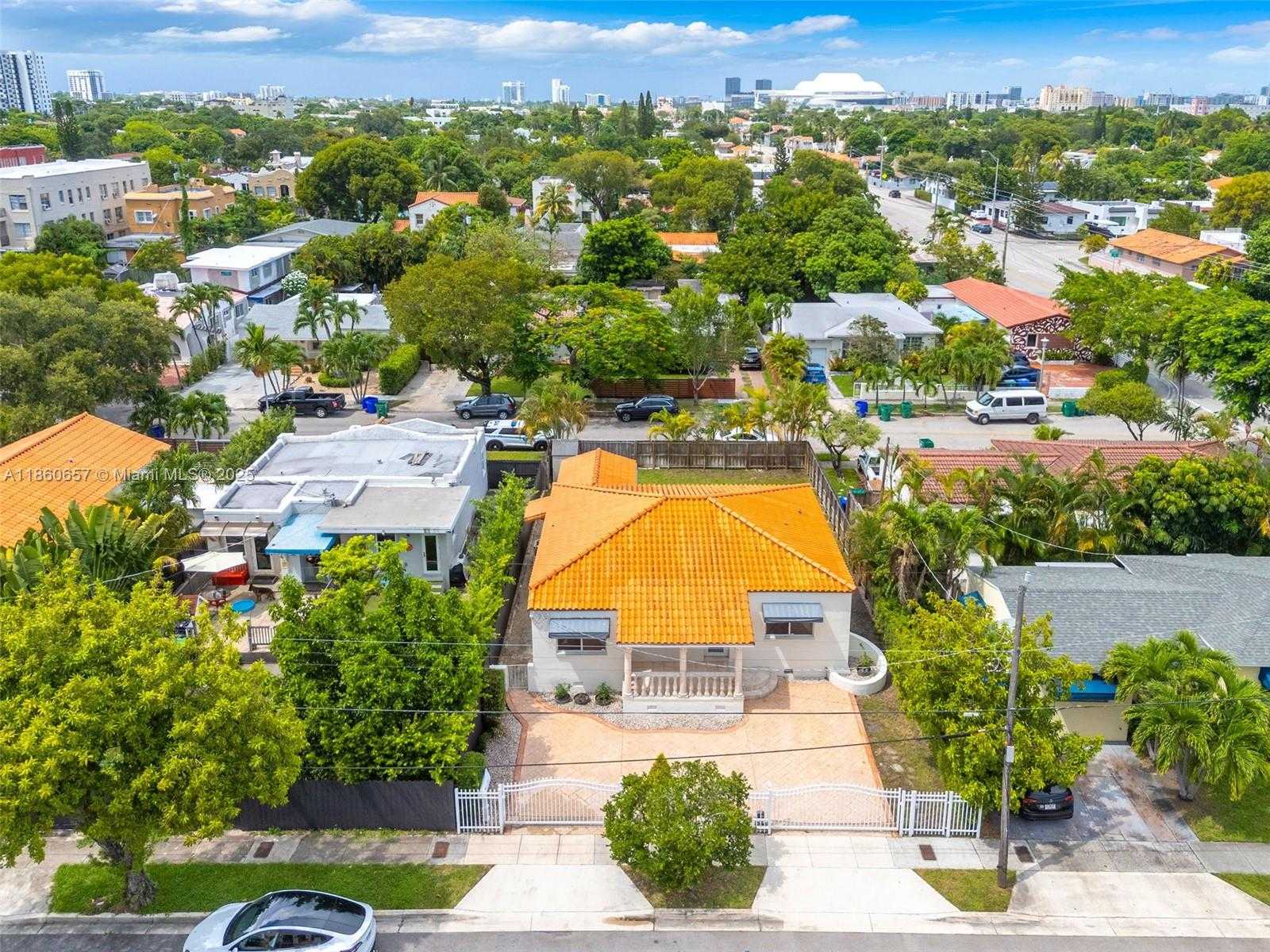 Small Image of 1711 SOUTH WEST 14TH TER, Miami Number 33