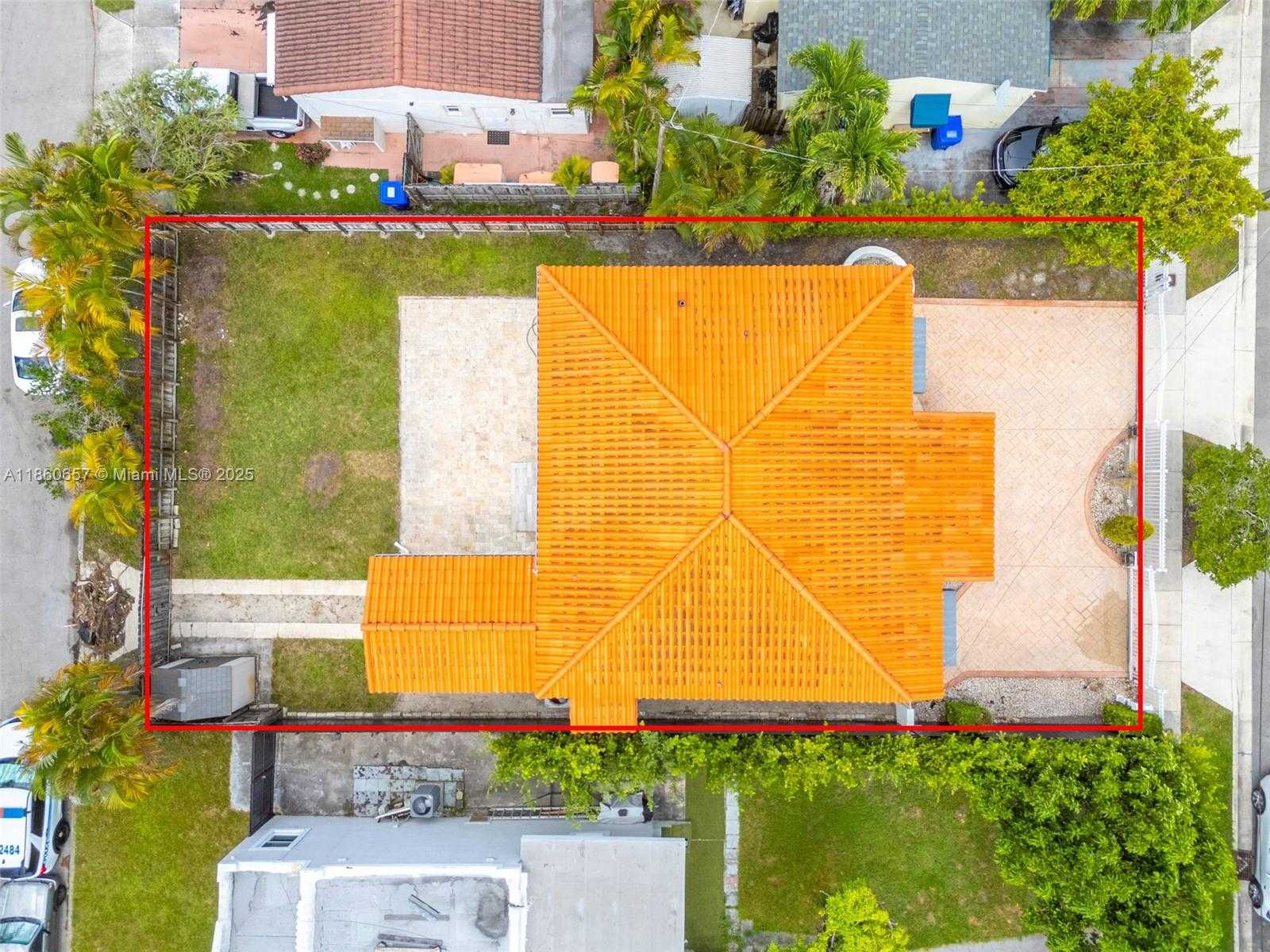 Small Image of 1711 SOUTH WEST 14TH TER, Miami Number 37