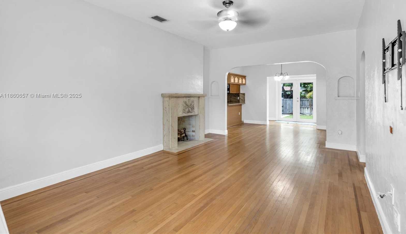 Small Image of 1711 SOUTH WEST 14TH TER, Miami Number 4