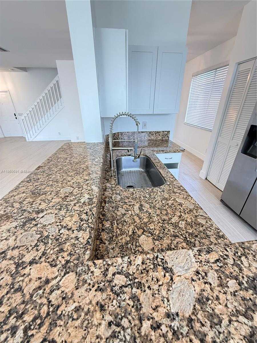 Small Image of 1421 PRESIDIO DR, Weston Number 10