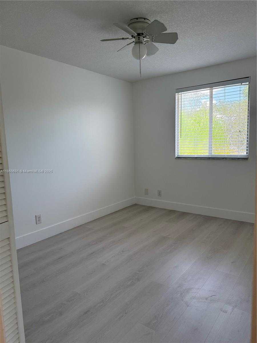 Small Image of 1421 PRESIDIO DR, Weston Number 13