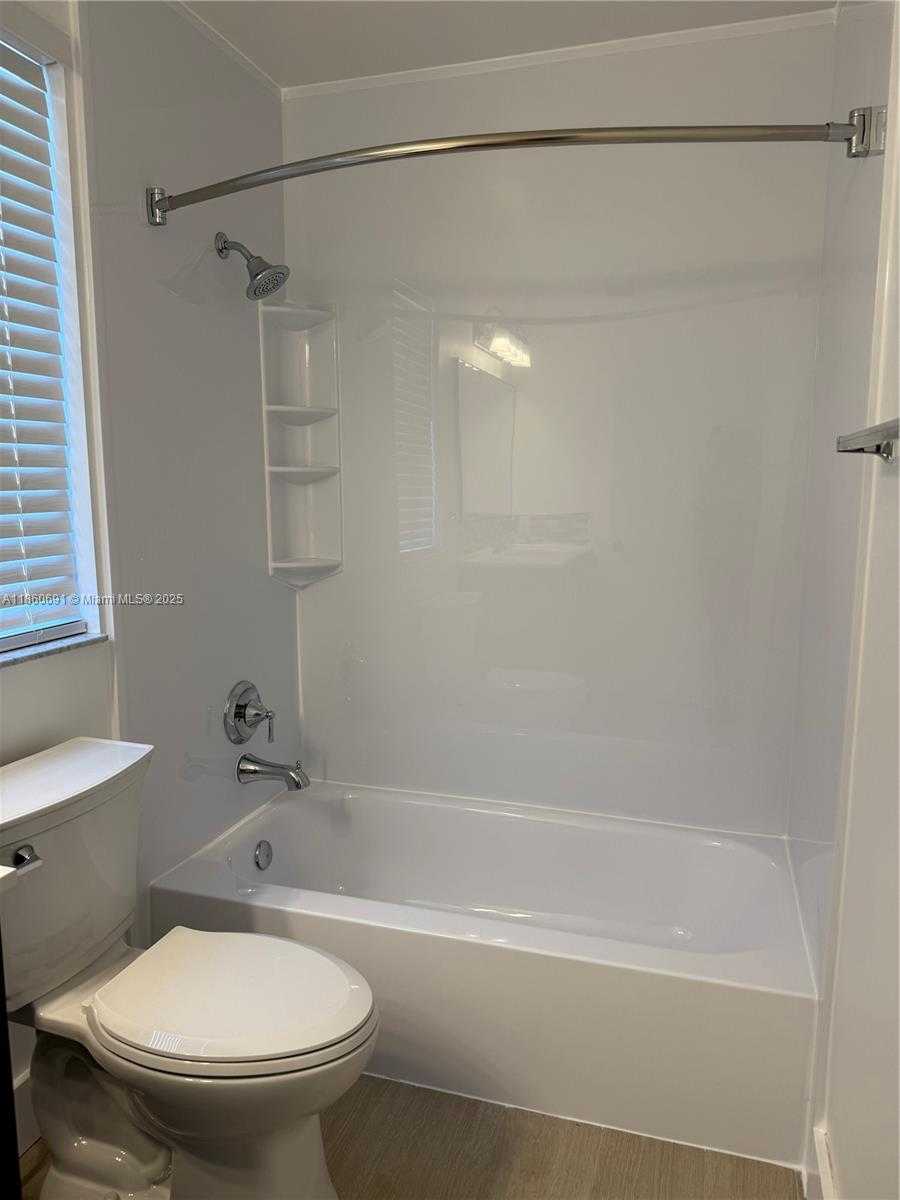 Small Image of 1421 PRESIDIO DR, Weston Number 16