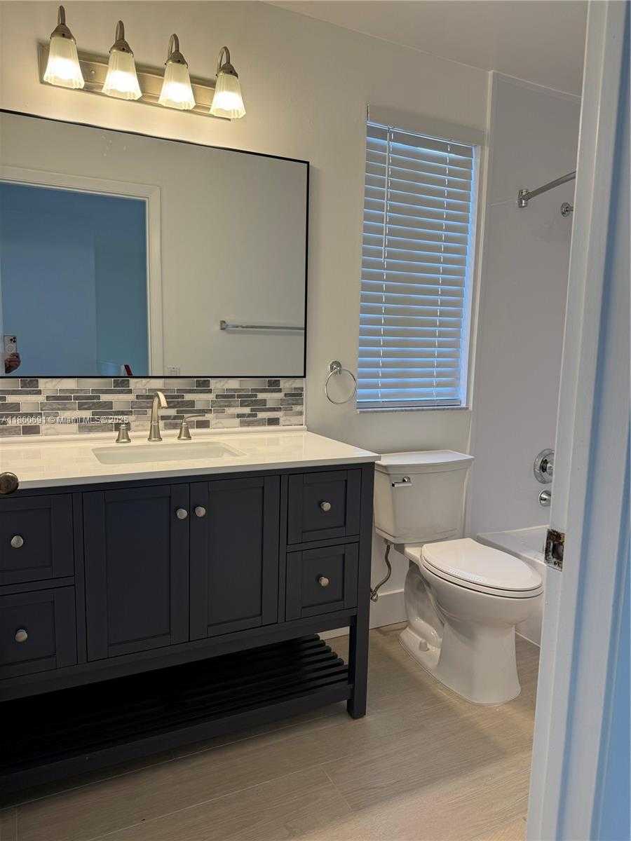 Small Image of 1421 PRESIDIO DR, Weston Number 17