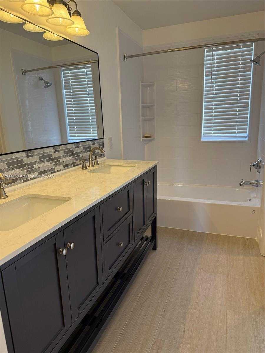 Small Image of 1421 PRESIDIO DR, Weston Number 19