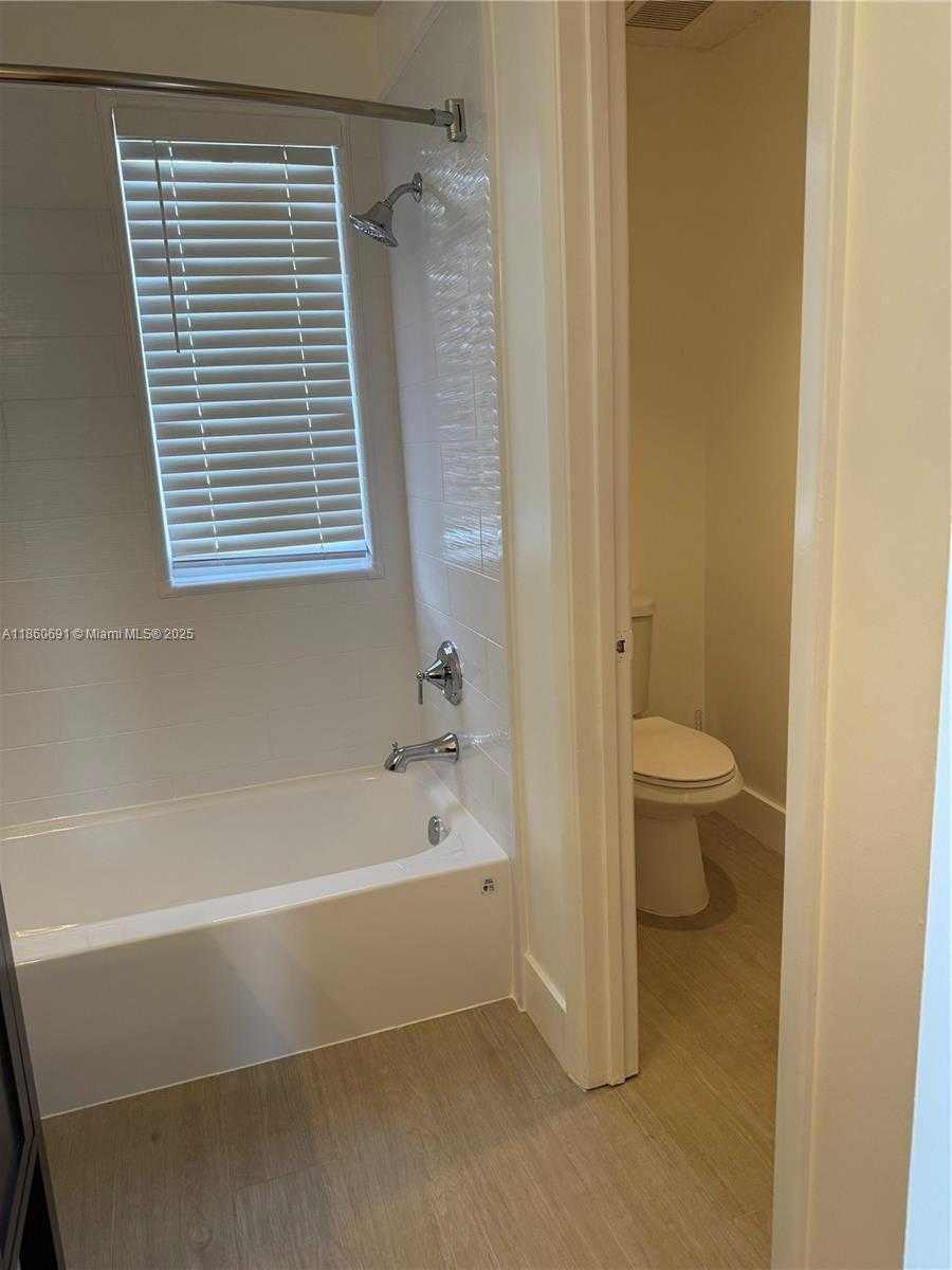 Small Image of 1421 PRESIDIO DR, Weston Number 20