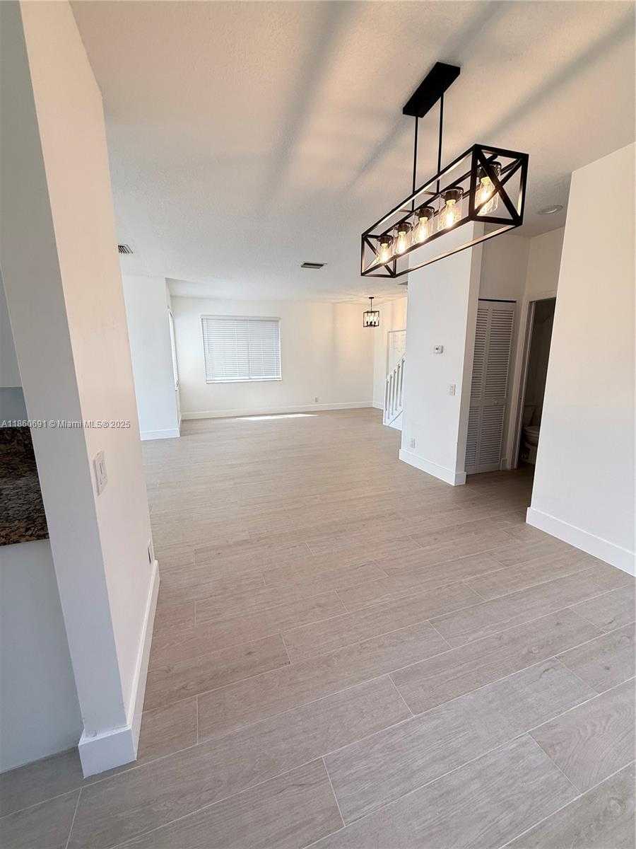 Small Image of 1421 PRESIDIO DR, Weston Number 23