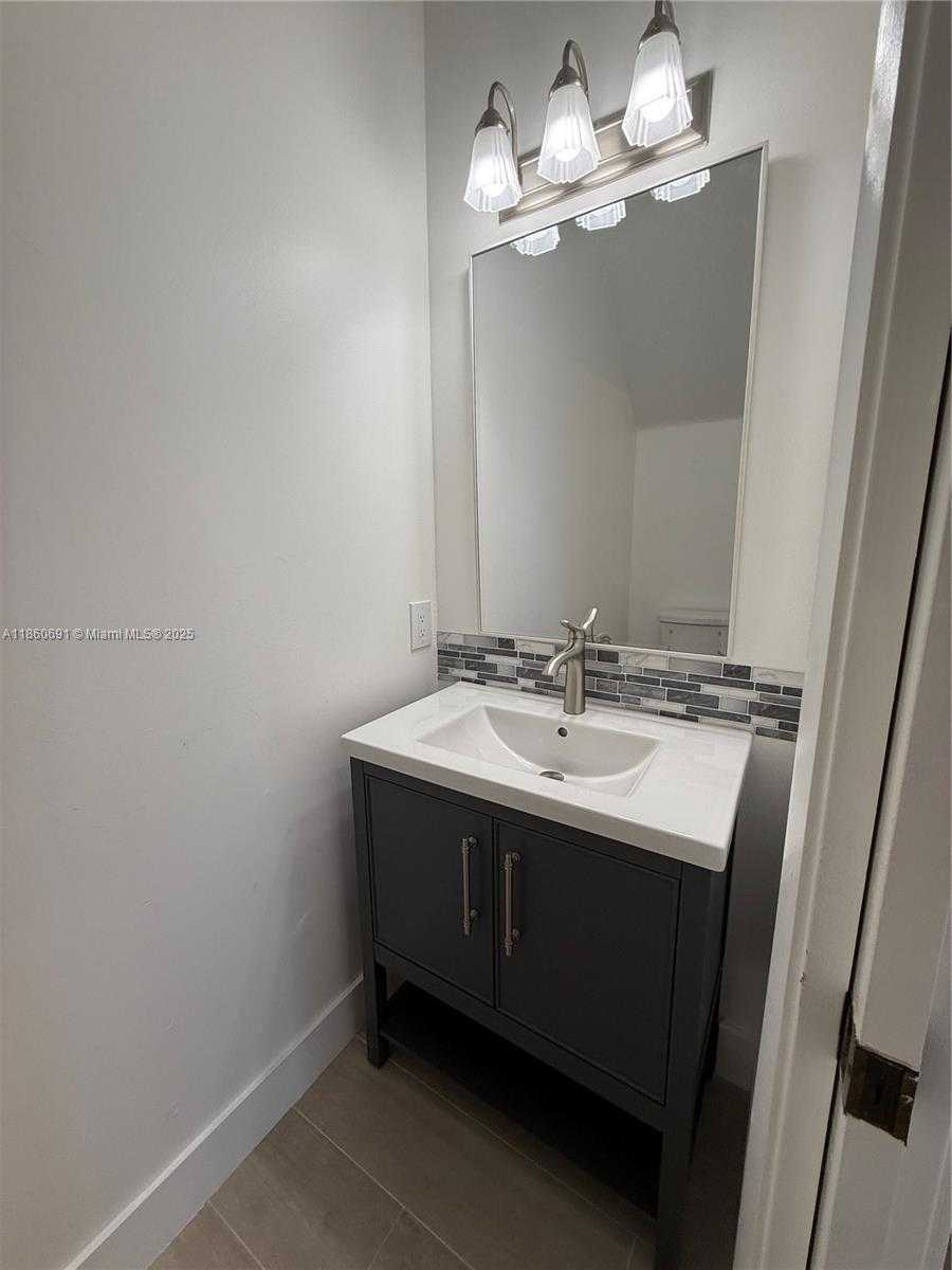 Small Image of 1421 PRESIDIO DR, Weston Number 25