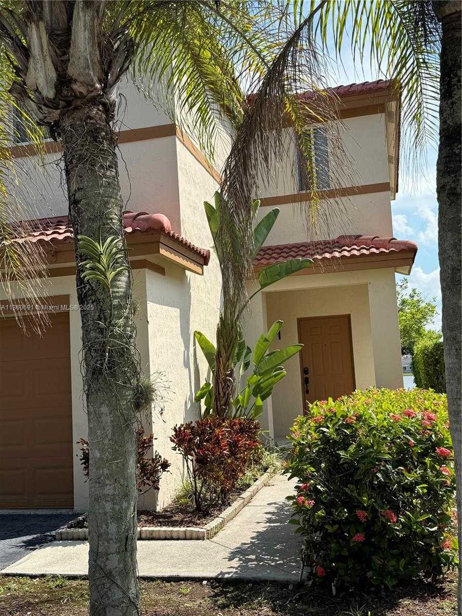 Small Image of 1421 PRESIDIO DR, Weston Number 3
