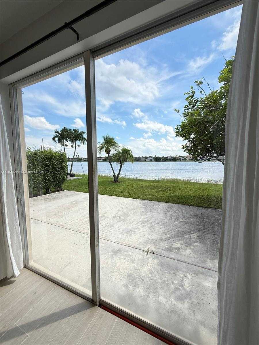 Small Image of 1421 PRESIDIO DR, Weston Number 6