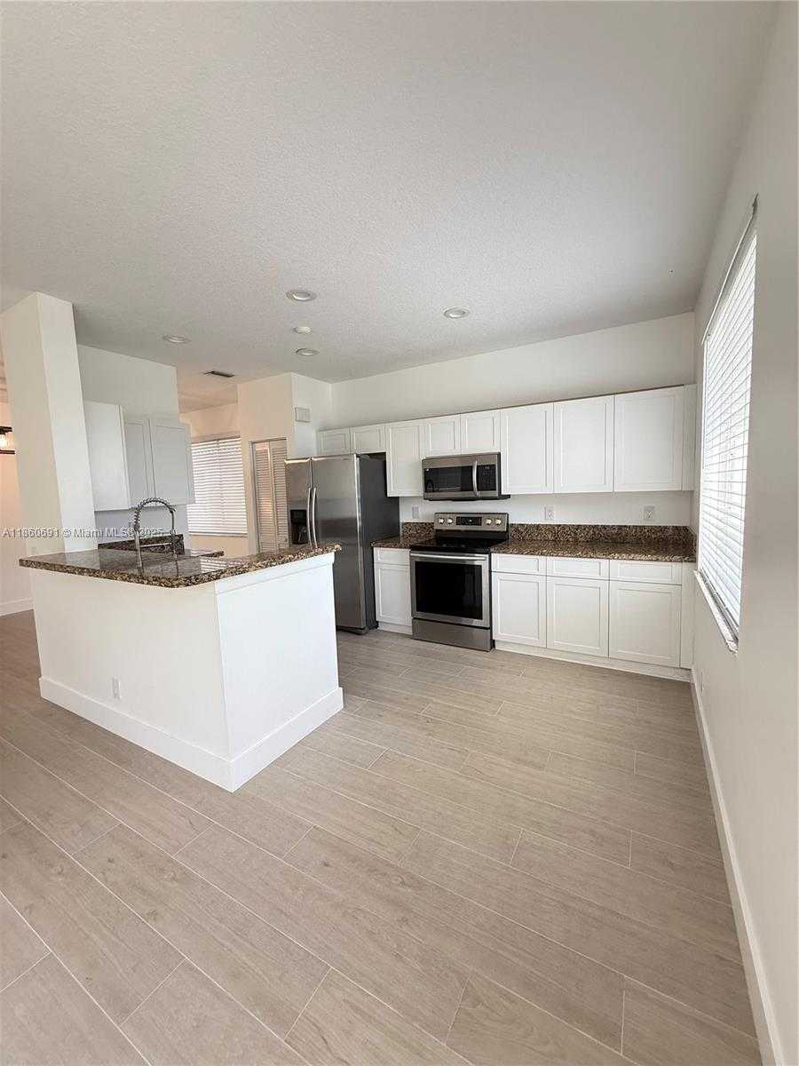 Small Image of 1421 PRESIDIO DR, Weston Number 8