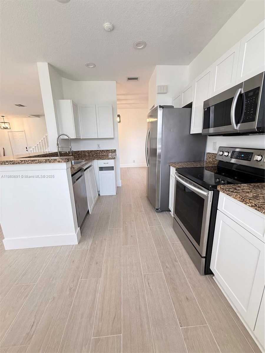 Small Image of 1421 PRESIDIO DR, Weston Number 9