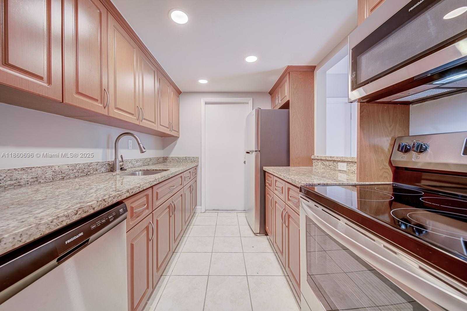 Small Image of 13872 SOUTH WEST 90TH AVE #207-FF, Miami Number 4