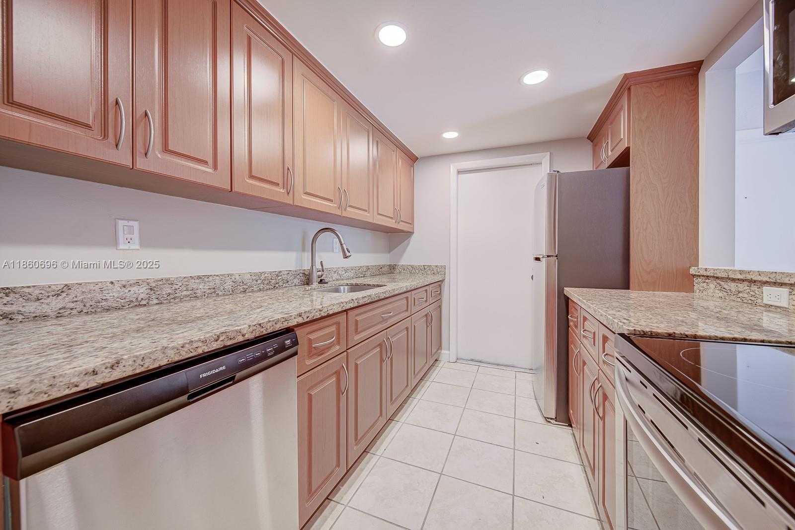 Small Image of 13872 SOUTH WEST 90TH AVE #207-FF, Miami Number 5