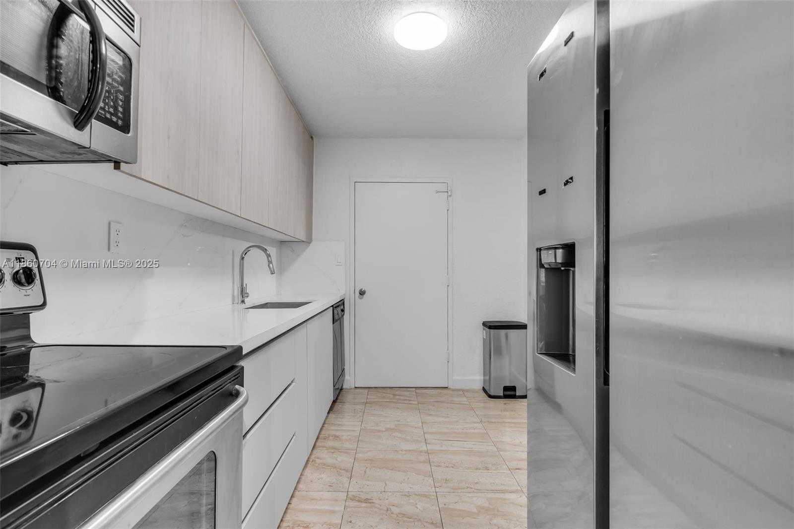 Small Image of 5401 COLLINS AVE #211, Miami Beach Number 11