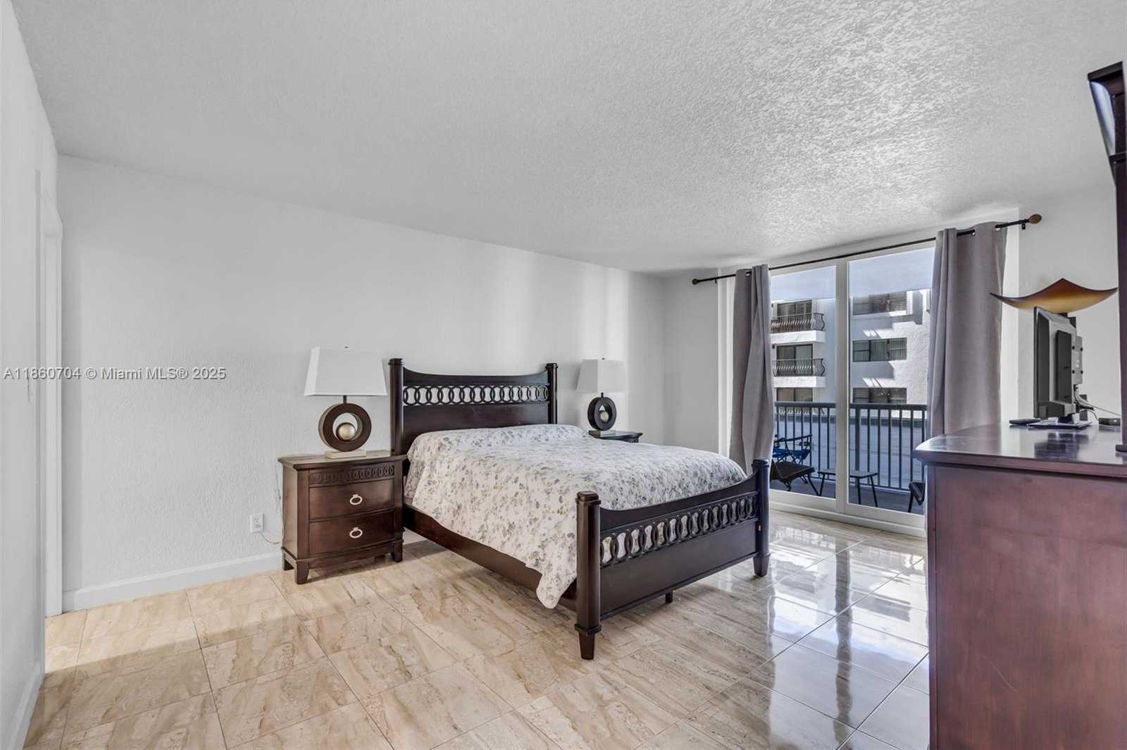 Small Image of 5401 COLLINS AVE #211, Miami Beach Number 13