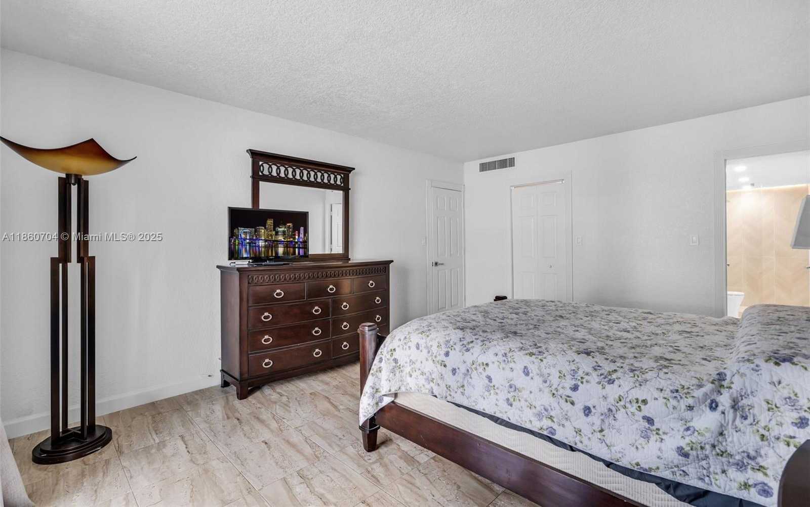 Small Image of 5401 COLLINS AVE #211, Miami Beach Number 15