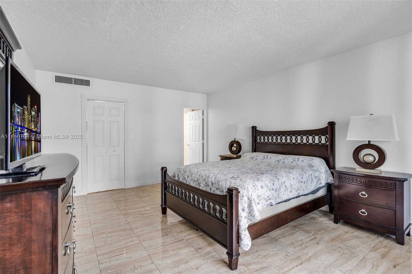 Small Image of 5401 COLLINS AVE #211, Miami Beach Number 16