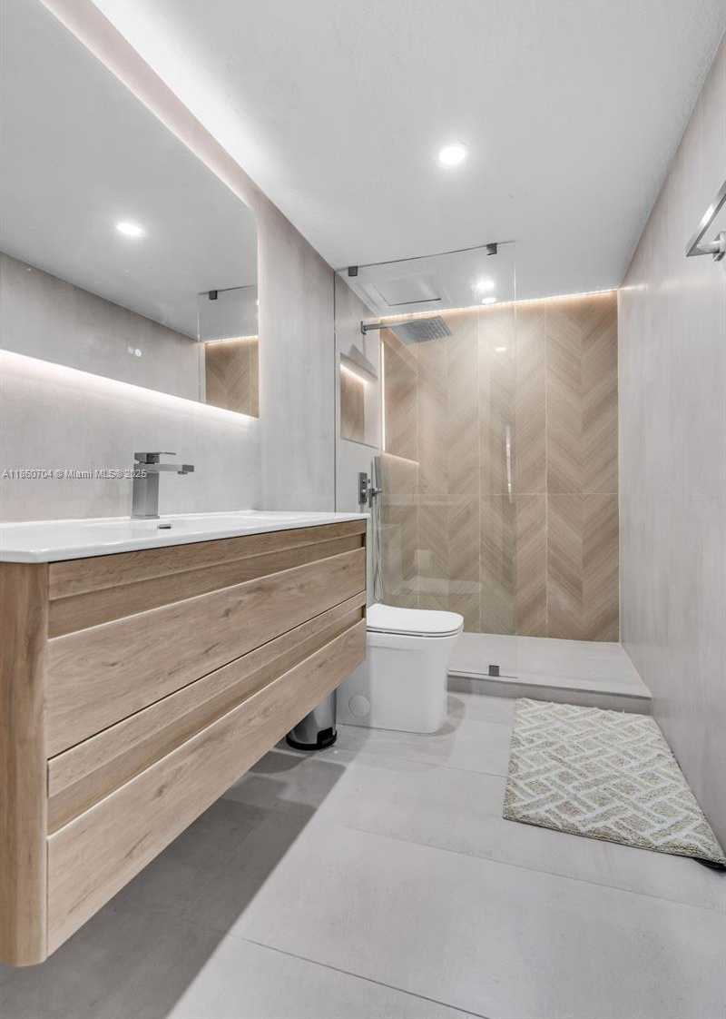 Small Image of 5401 COLLINS AVE #211, Miami Beach Number 18