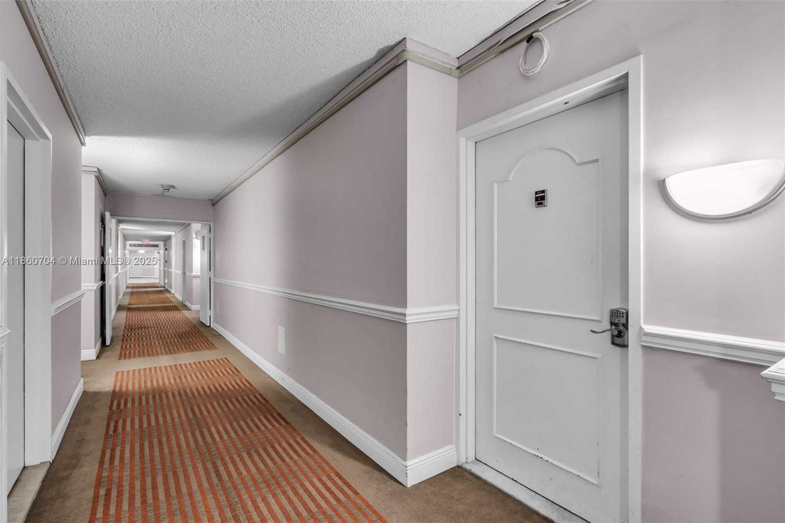 Small Image of 5401 COLLINS AVE #211, Miami Beach Number 4