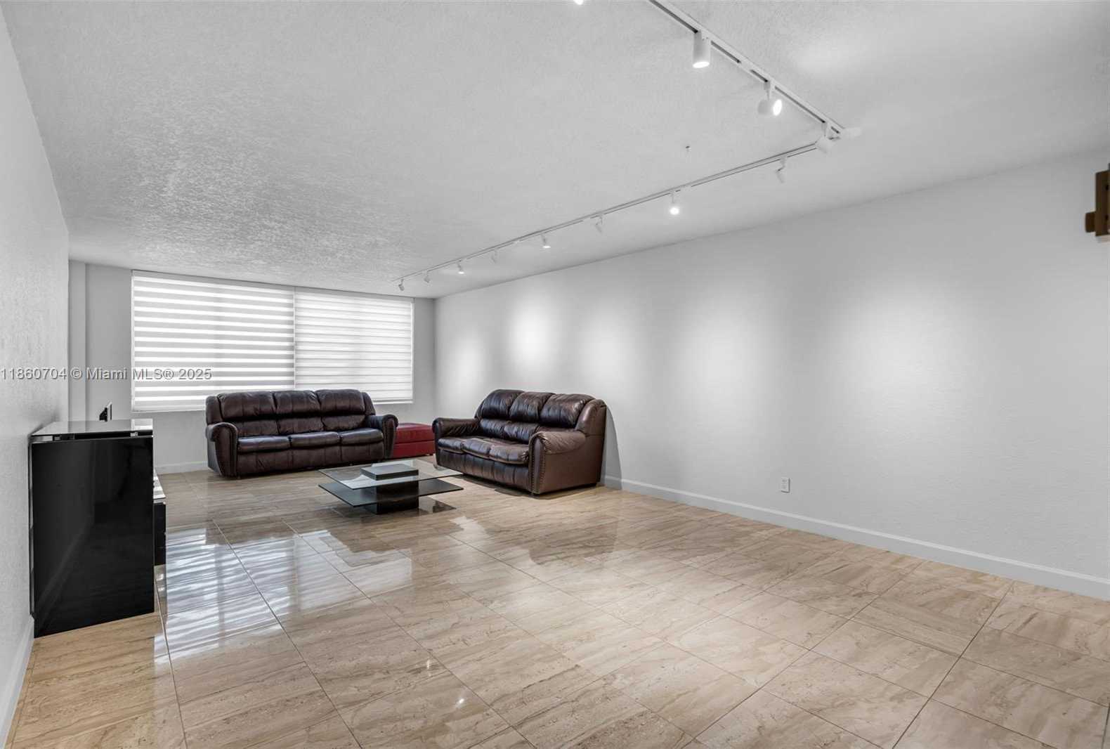 Small Image of 5401 COLLINS AVE #211, Miami Beach Number 5