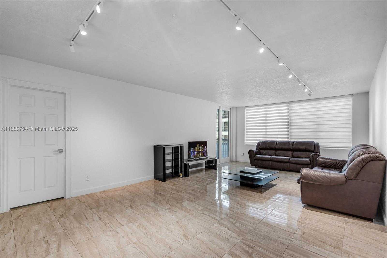 Small Image of 5401 COLLINS AVE #211, Miami Beach Number 6