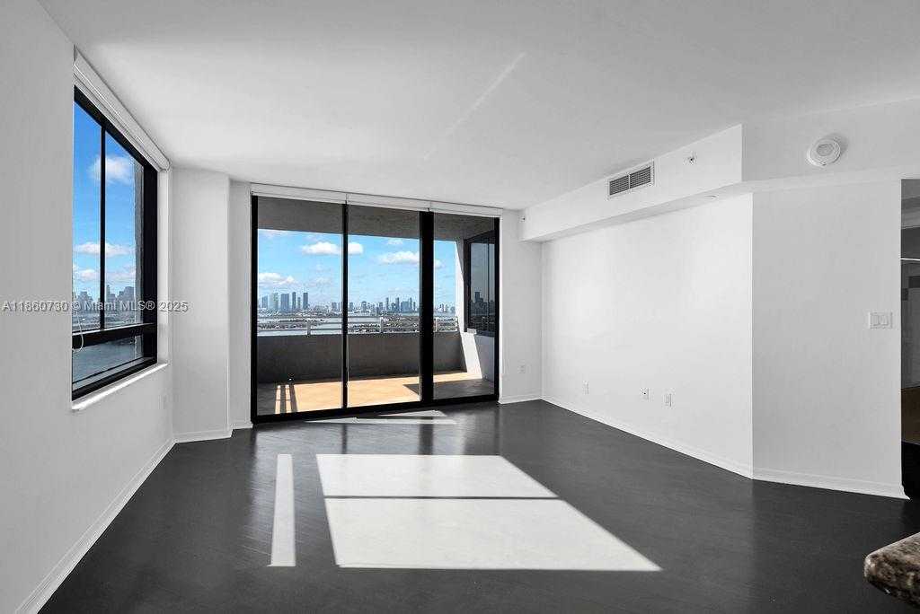 Small Image of 1330 WEST AVE #LPH02, Miami Beach Number 2