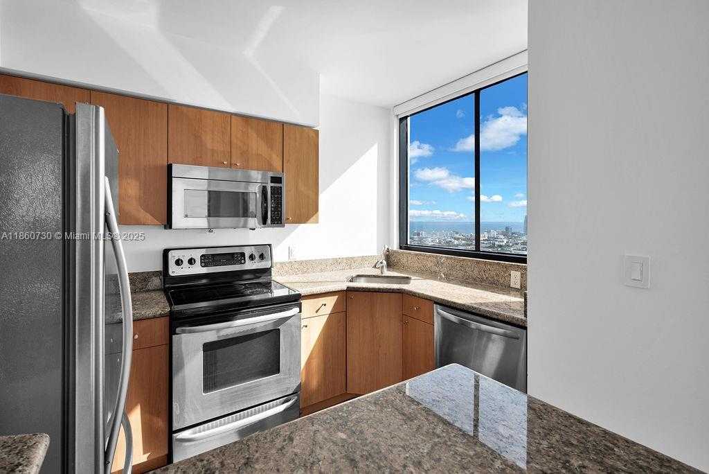 Small Image of 1330 WEST AVE #LPH02, Miami Beach Number 4