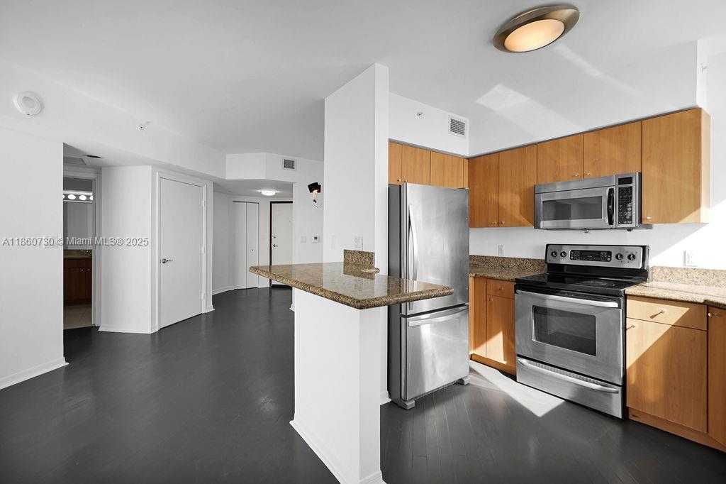 Small Image of 1330 WEST AVE #LPH02, Miami Beach Number 5
