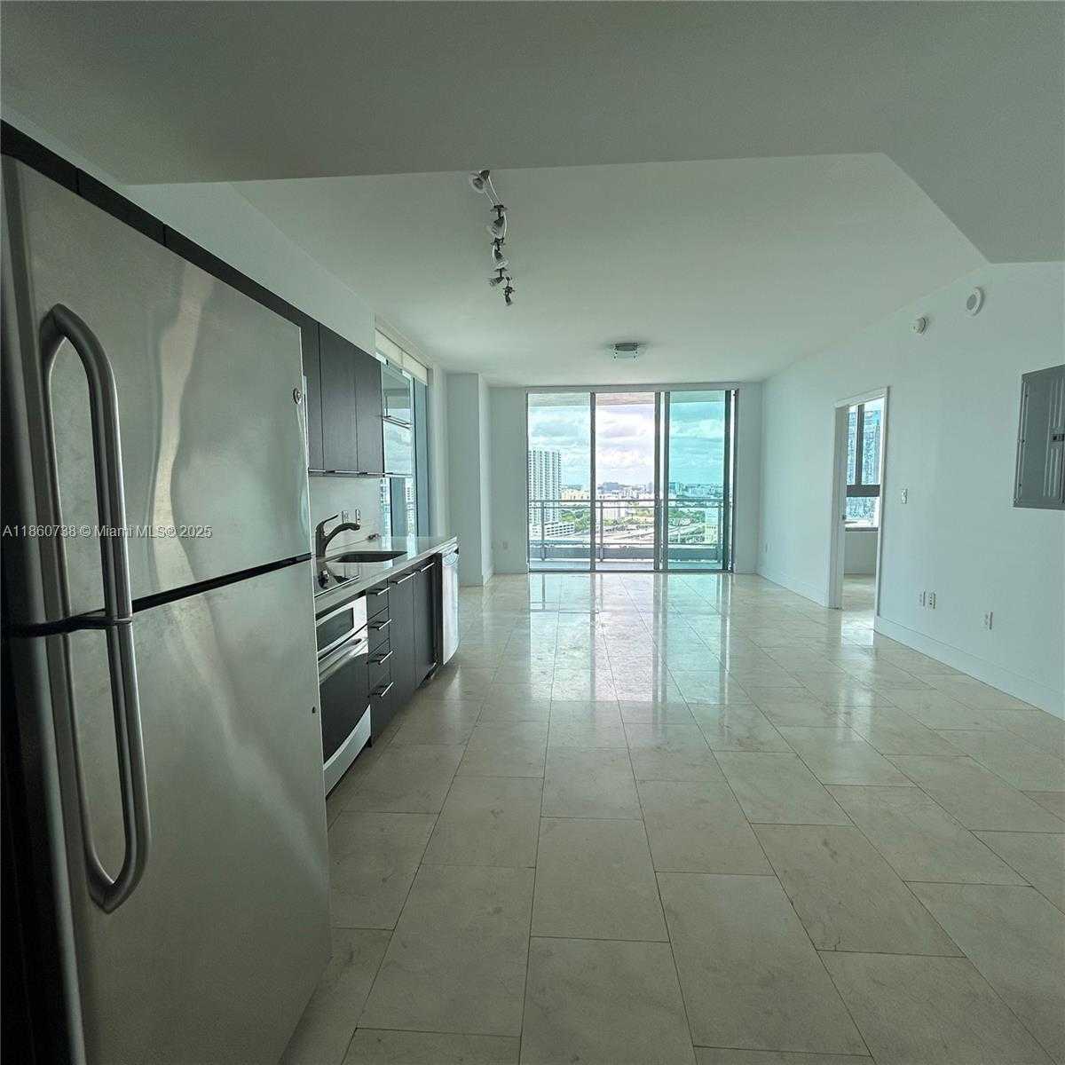 Small Image of 90 NW 3rd St, Miami, FL 33128, USA Number 3