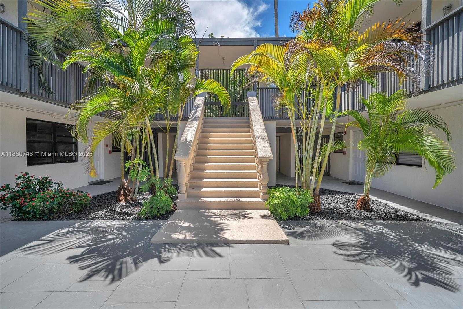 Small Image of 3265 VIRGINIA ST #16, Miami Number 20