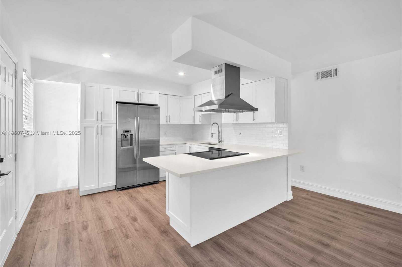 Small Image of 3265 VIRGINIA ST #16, Miami Number 4