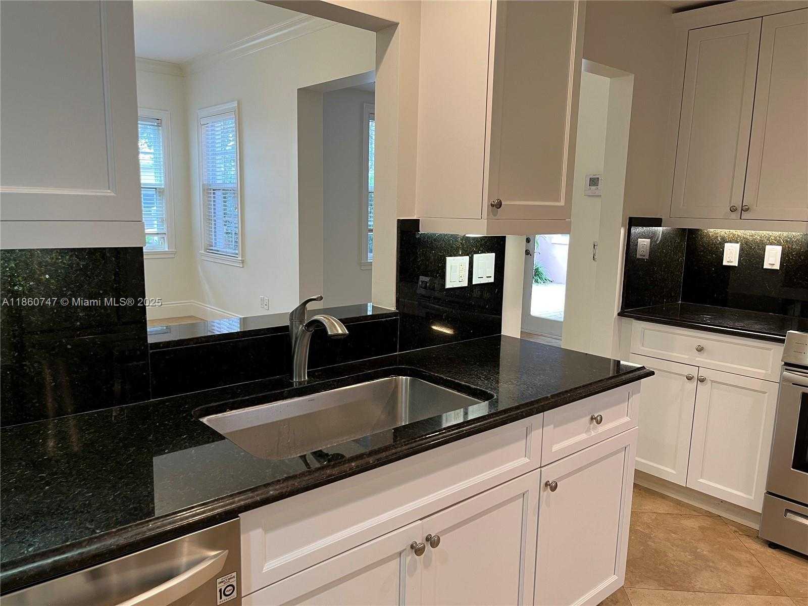 Small Image of 570 LORETTO AVE #10, Coral Gables Number 5