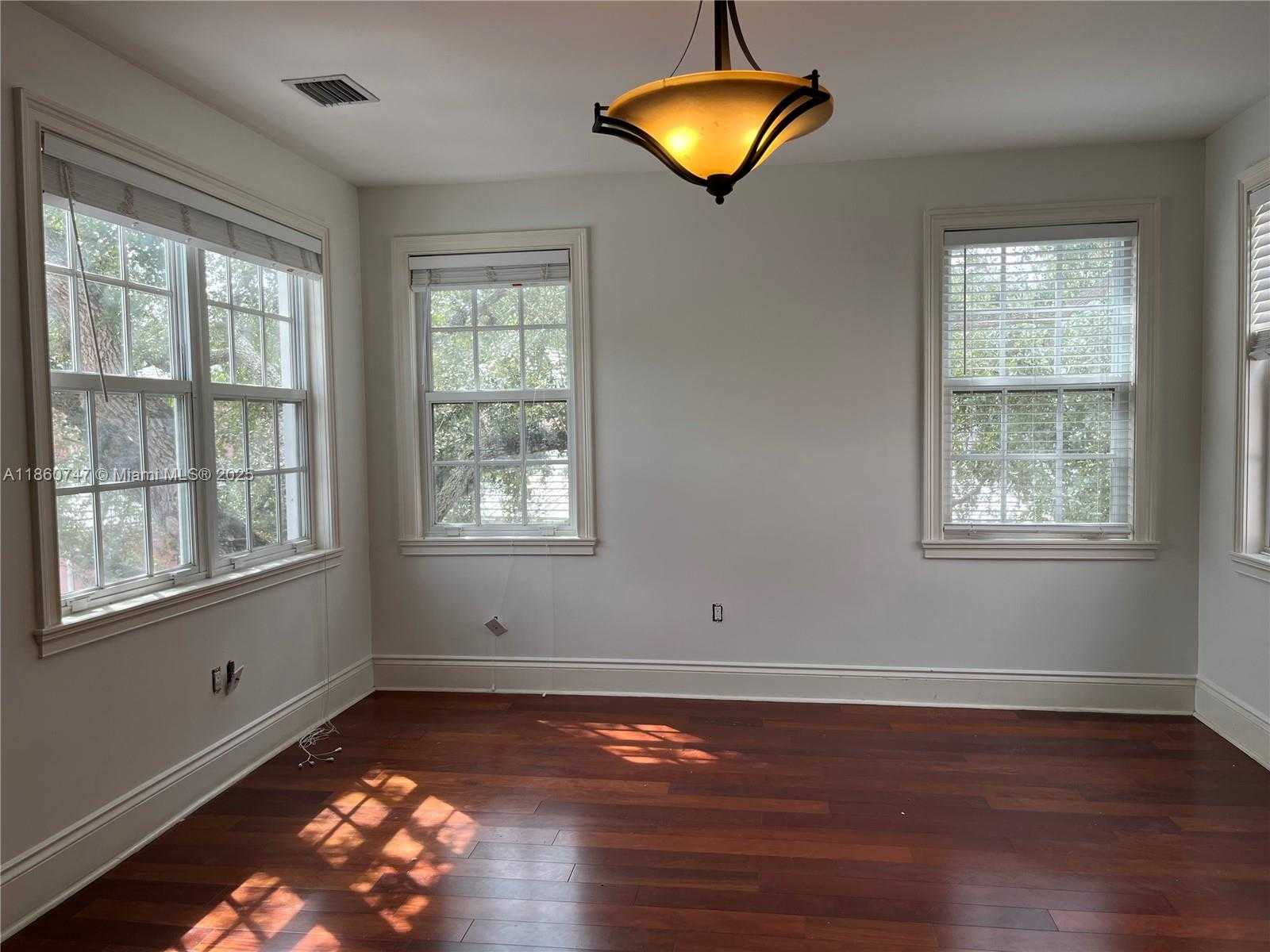 Small Image of 570 LORETTO AVE #10, Coral Gables Number 9