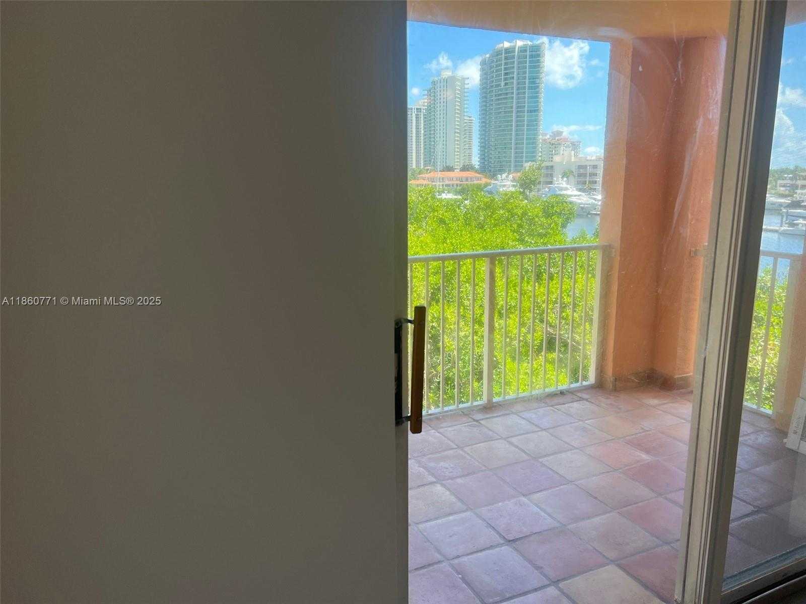 Small Image of 19701 EAST COUNTRY CLUB DR #5408, Aventura Number 3