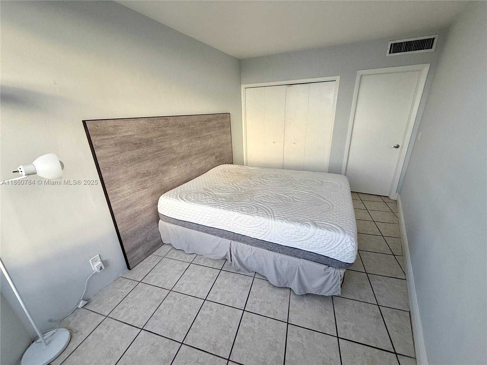 Small Image of 900 BAY DR #913, Miami Beach Number 10