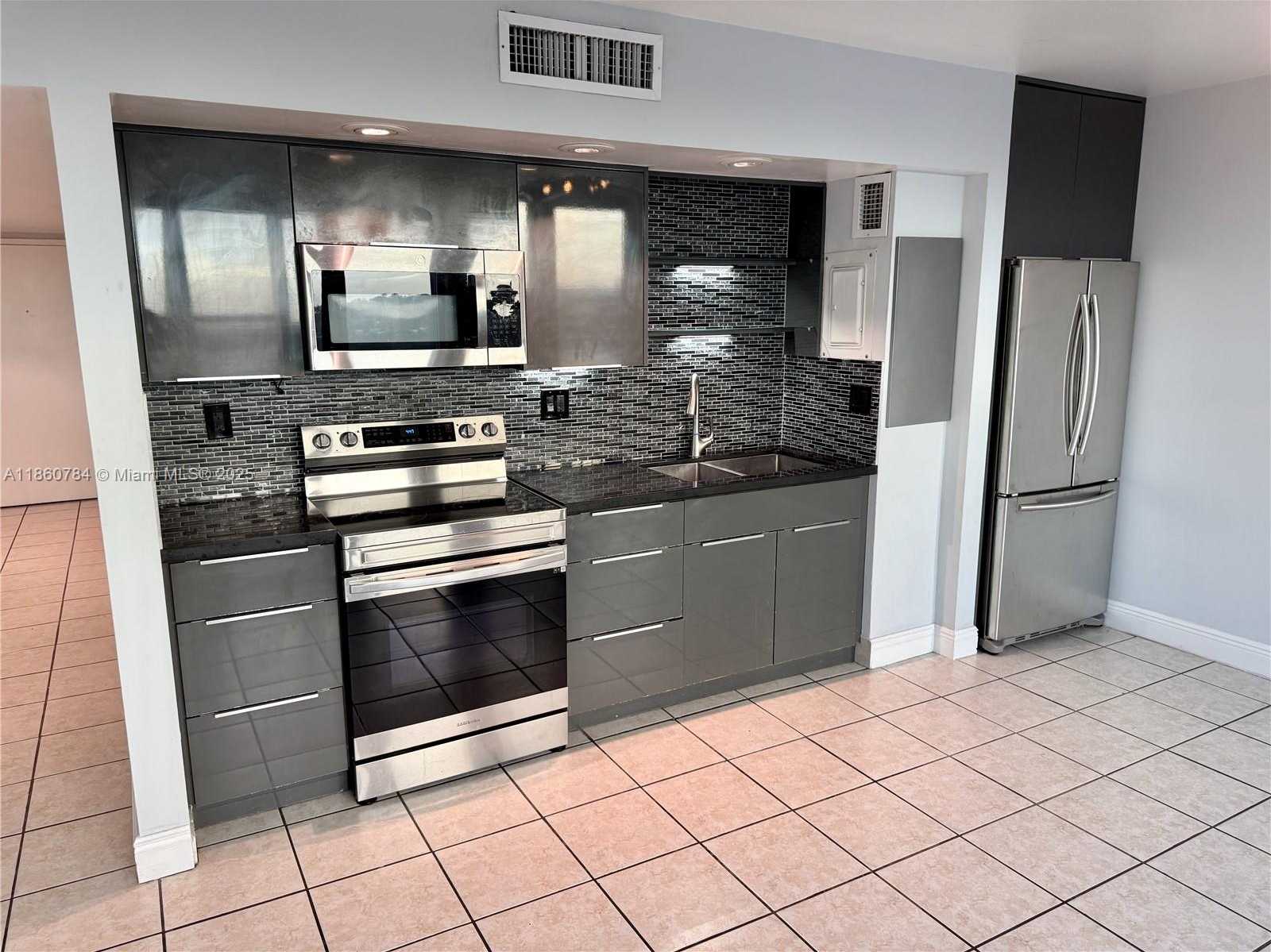 Small Image of 900 BAY DR #913, Miami Beach Number 2