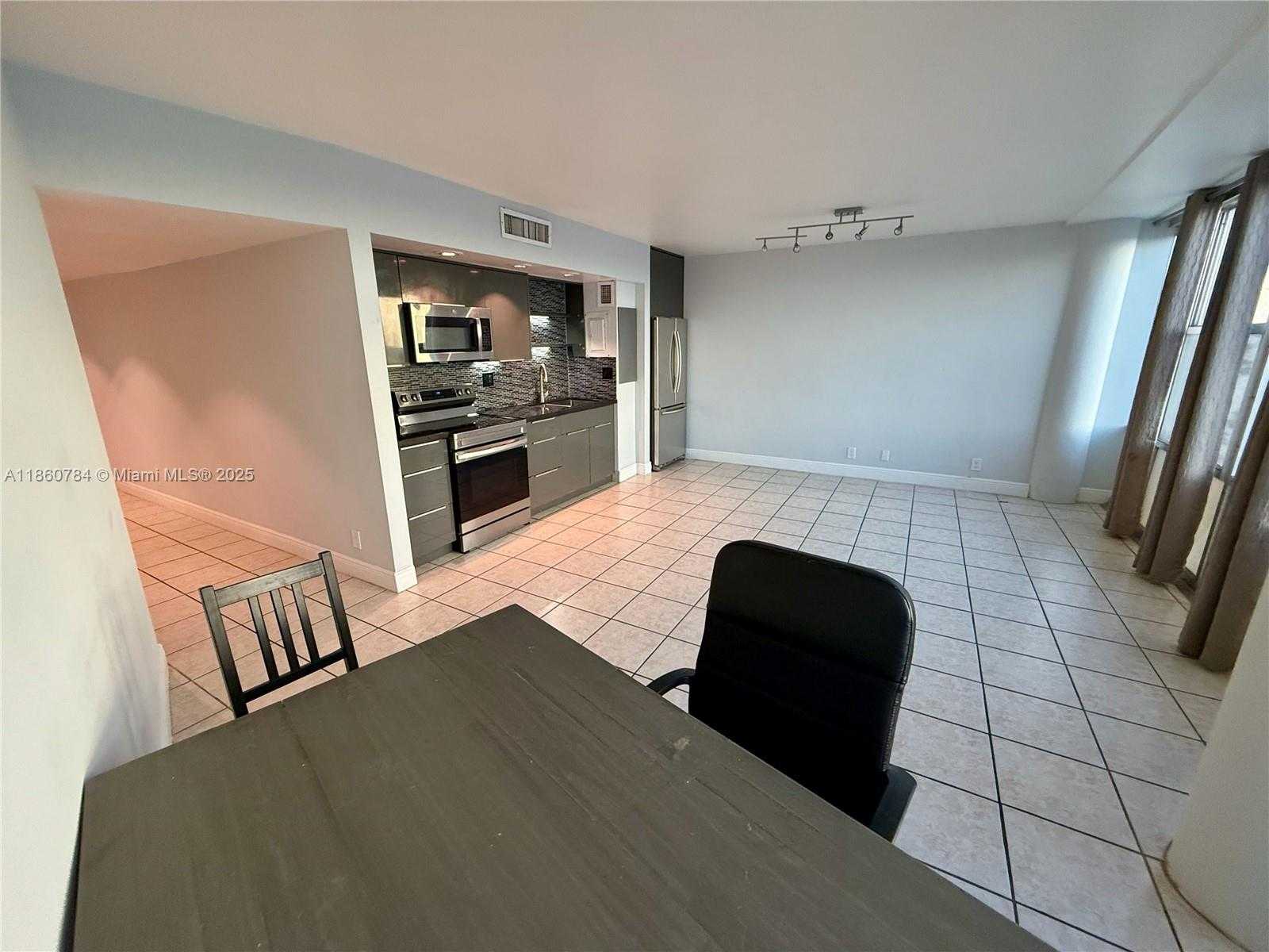 Small Image of 900 BAY DR #913, Miami Beach Number 5