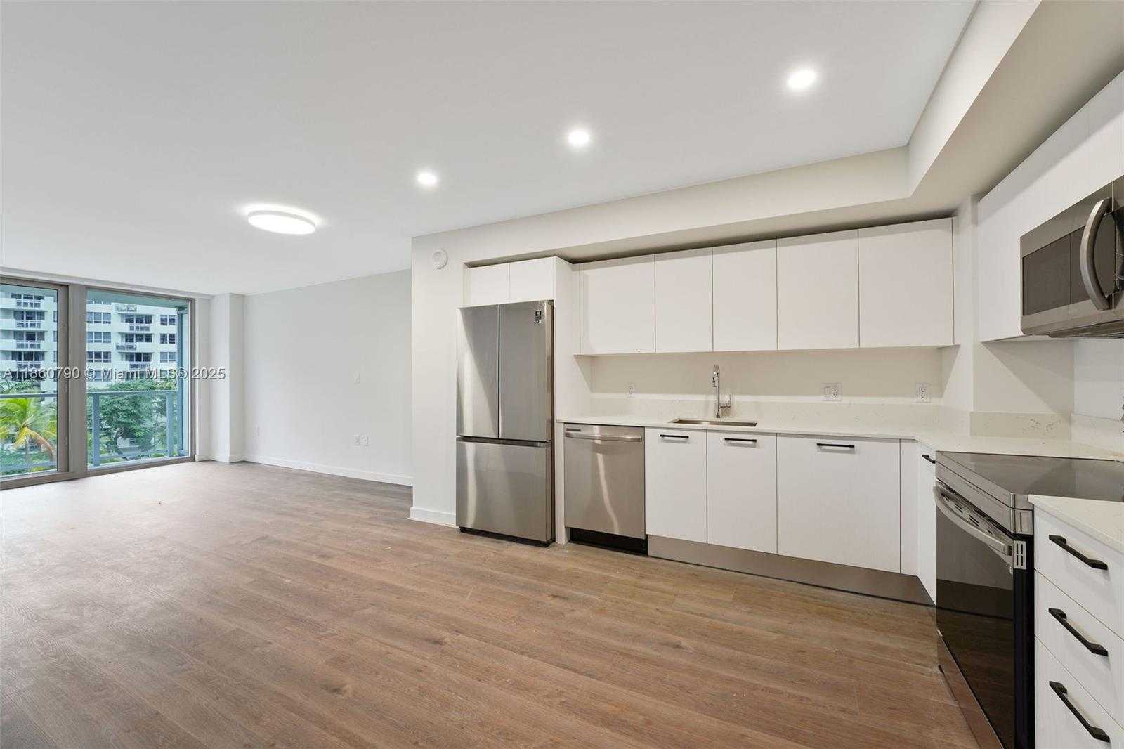 Small Image of 1500 BAY RD #N-1118, Miami Beach Number 2