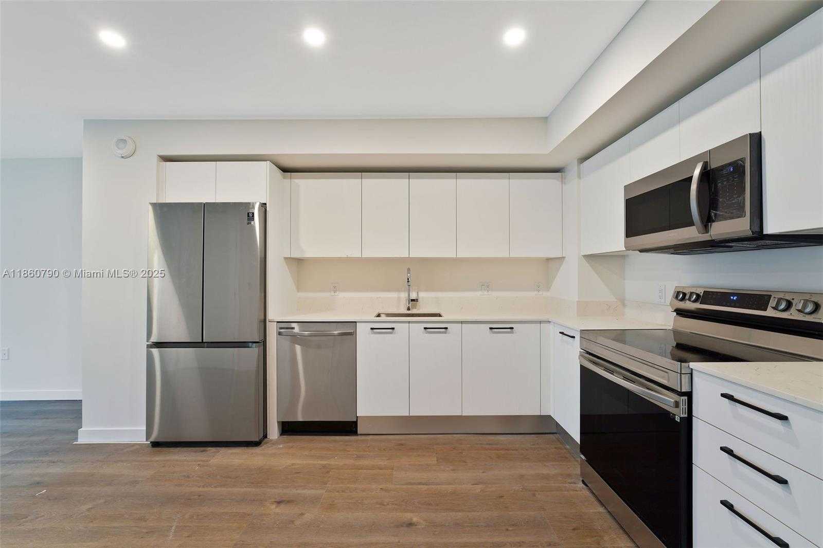 Small Image of 1500 BAY RD #N-1118, Miami Beach Number 3