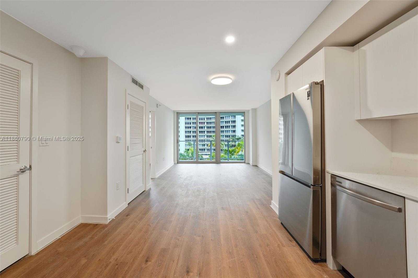Small Image of 1500 BAY RD #N-1118, Miami Beach Number 5