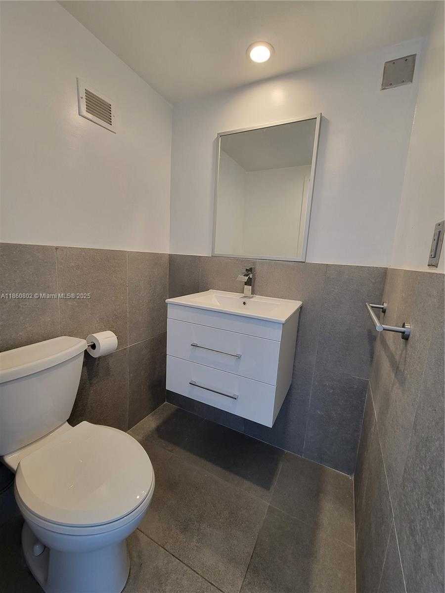 Small Image of 1000 WEST AVE #1029, Miami Beach Number 10